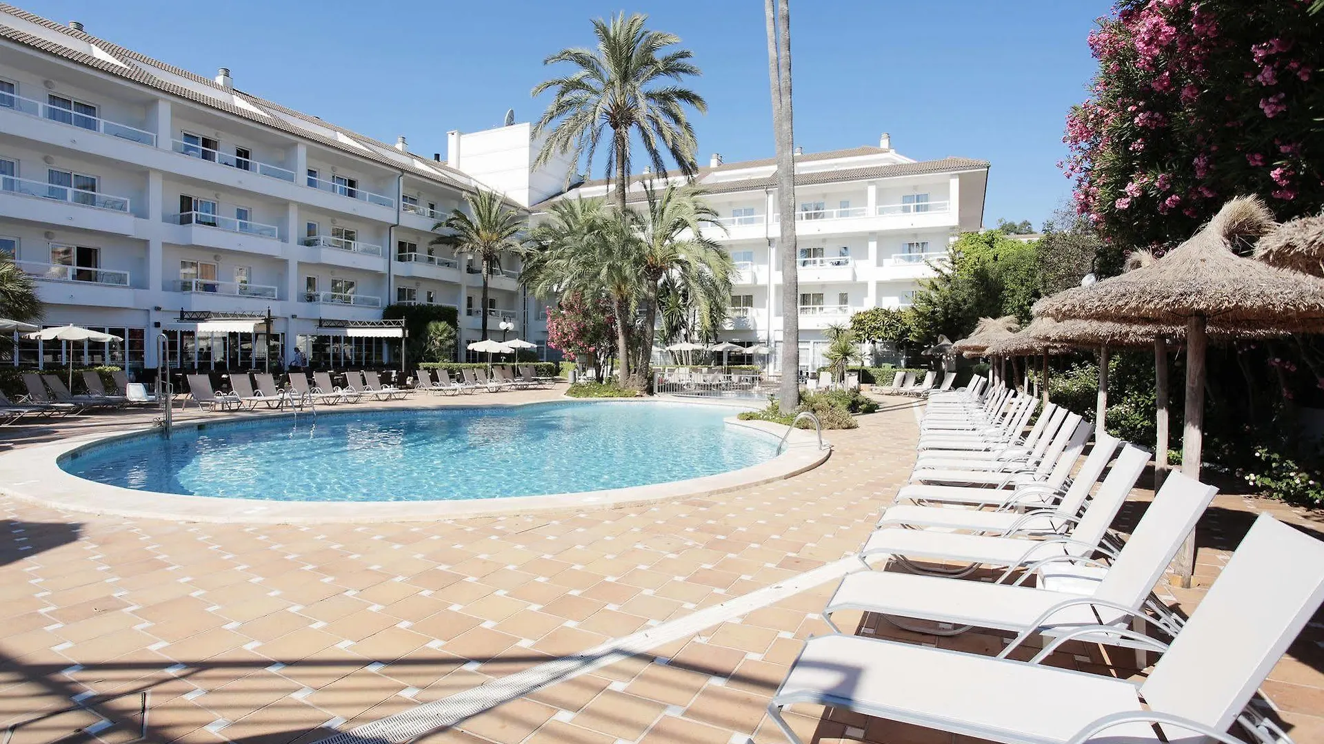 Grupotel Alcudia Suite Playa de Muro  Lägenhetshotell Playa de Muro (Mallorca)